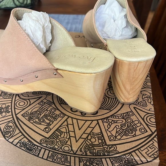 Sundance Corianne Clogs NWT in box. Perfect condition never worn. - Picture 5 of 5